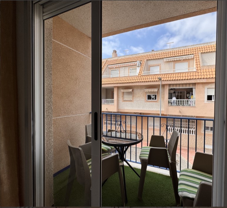 PISO DE 3 DORMITORIOS A PASOS DE LA PLAYA DE LOS NÁUFRAGOS CON PISCINA Y TERRAZA