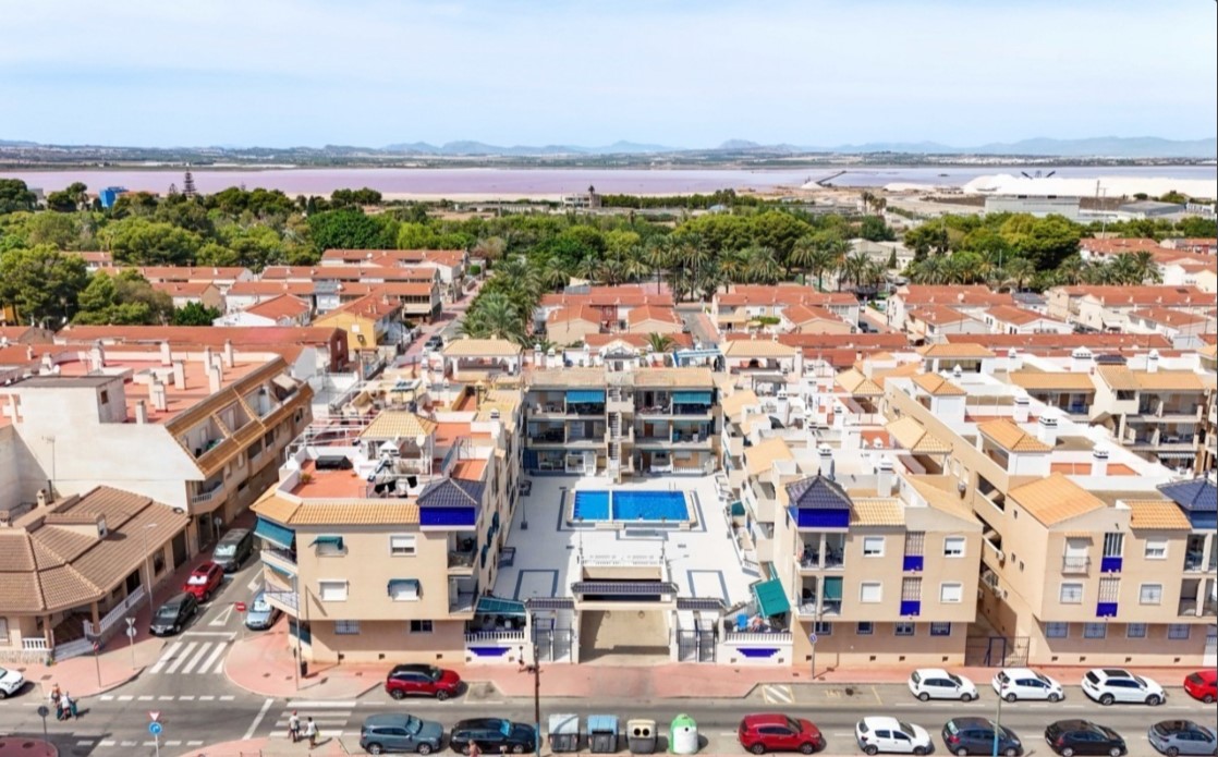 PISO DE 3 DORMITORIOS A PASOS DE LA PLAYA DE LOS NÁUFRAGOS CON PISCINA Y TERRAZA
