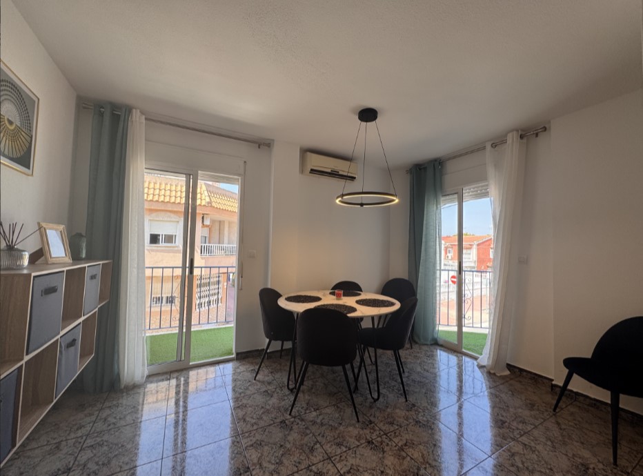 PISO DE 3 DORMITORIOS A PASOS DE LA PLAYA DE LOS NÁUFRAGOS CON PISCINA Y TERRAZA