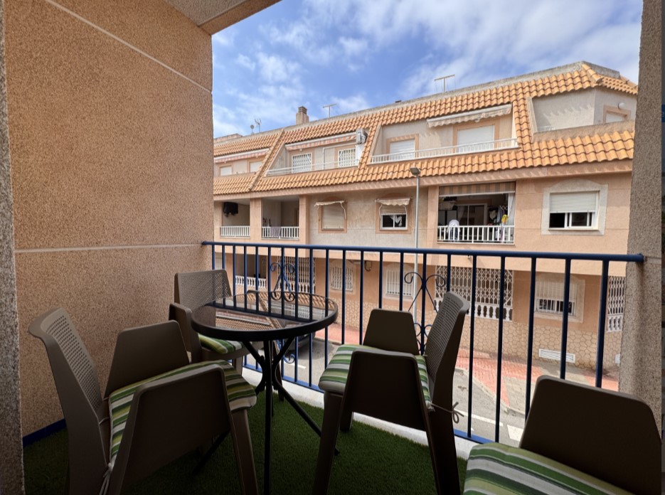 PISO DE 3 DORMITORIOS A PASOS DE LA PLAYA DE LOS NÁUFRAGOS CON PISCINA Y TERRAZA