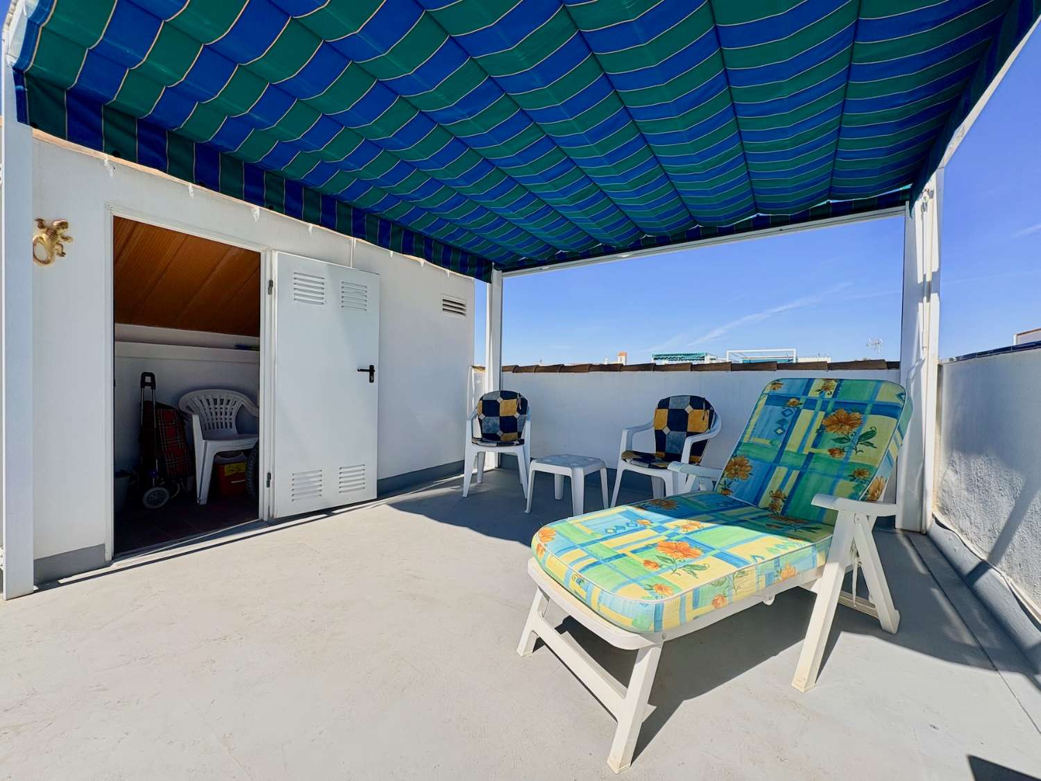 ÁTICO DE 3 DORMITORIOS CON GRAN SOLÁRIUM PRIVADO, PISCINA Y TENIS EN LA FLORIDA, ORIHUELA COSTA