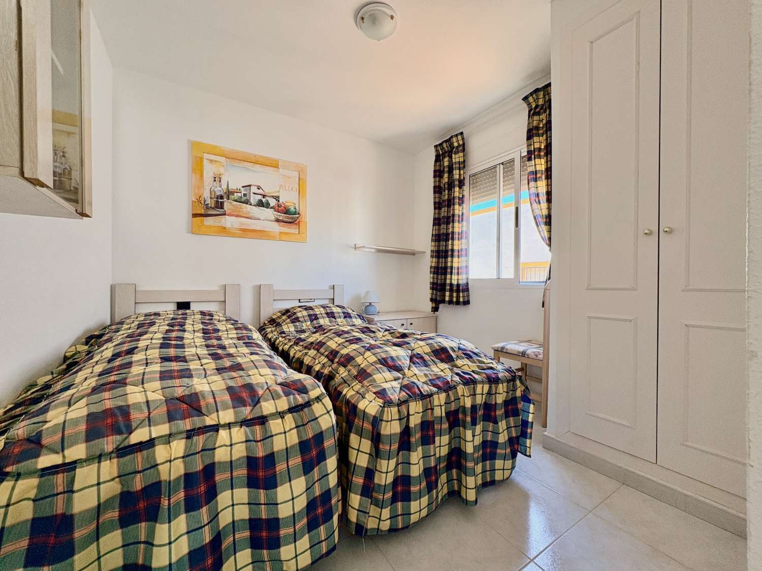 ÁTICO DE 3 DORMITORIOS CON GRAN SOLÁRIUM PRIVADO, PISCINA Y TENIS EN LA FLORIDA, ORIHUELA COSTA