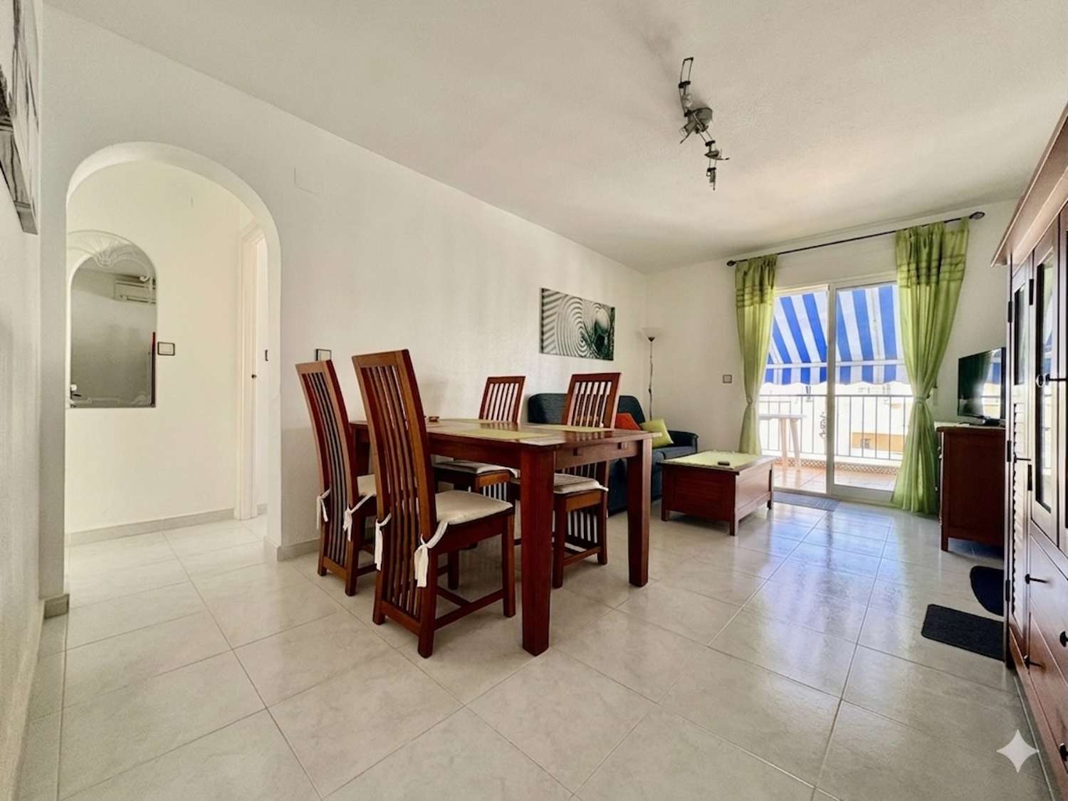 ÁTICO DE 3 DORMITORIOS CON GRAN SOLÁRIUM PRIVADO, PISCINA Y TENIS EN LA FLORIDA, ORIHUELA COSTA