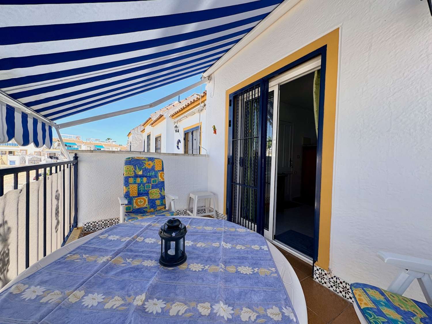 ÁTICO DE 3 DORMITORIOS CON GRAN SOLÁRIUM PRIVADO, PISCINA Y TENIS EN LA FLORIDA, ORIHUELA COSTA