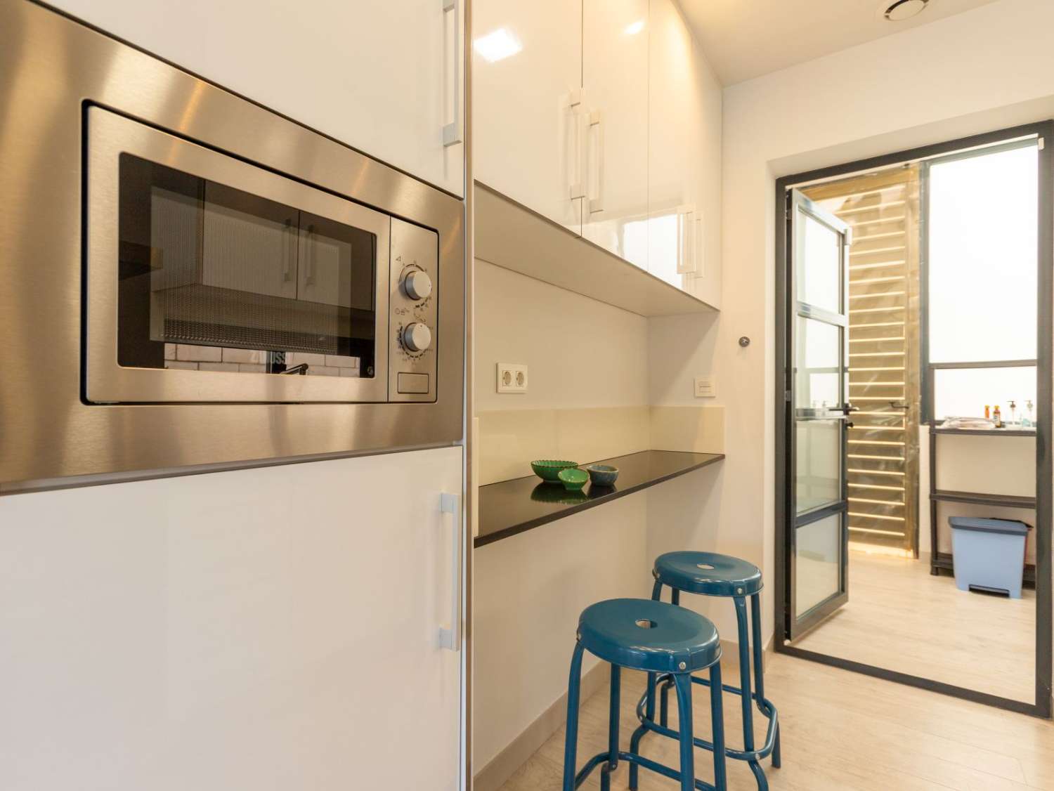 VILLA MODERNA CON PISCINA REFORMADA, 3 DORMITORIOS Y 3 BAÑOS EN ROJALES