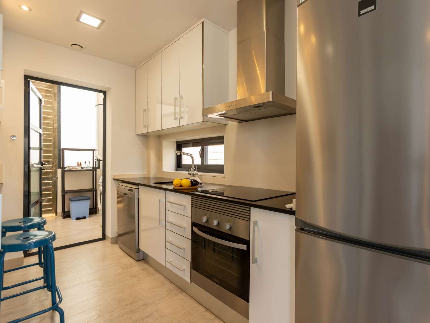 VILLA MODERNA CON PISCINA REFORMADA, 3 DORMITORIOS Y 3 BAÑOS EN ROJALES