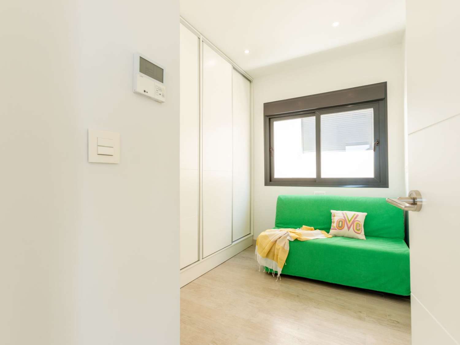 VILLA MODERNA CON PISCINA REFORMADA, 3 DORMITORIOS Y 3 BAÑOS EN ROJALES