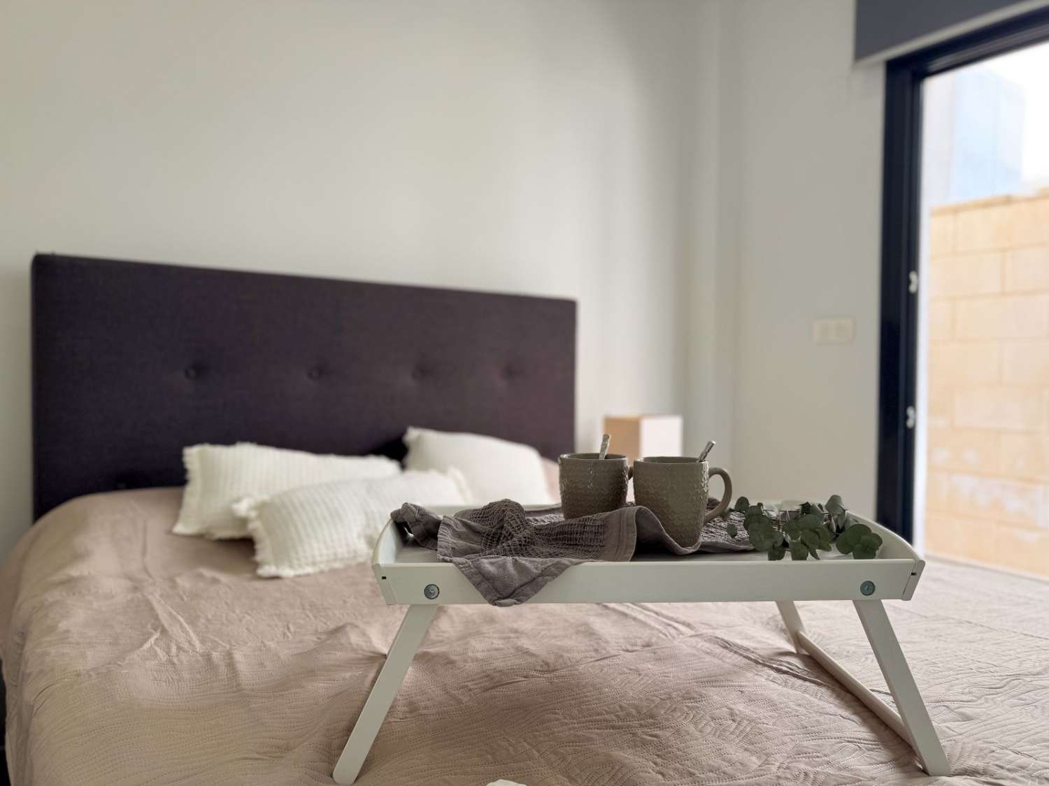 VILLA MODERNA CON PISCINA REFORMADA, 3 DORMITORIOS Y 3 BAÑOS EN ROJALES