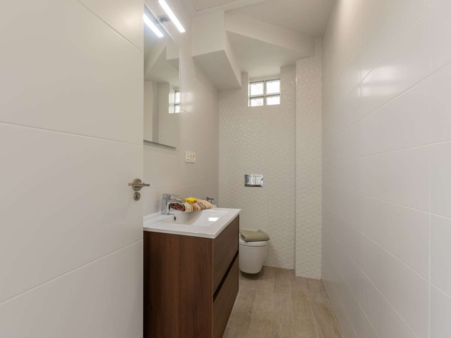VILLA MODERNA CON PISCINA REFORMADA, 3 DORMITORIOS Y 3 BAÑOS EN ROJALES