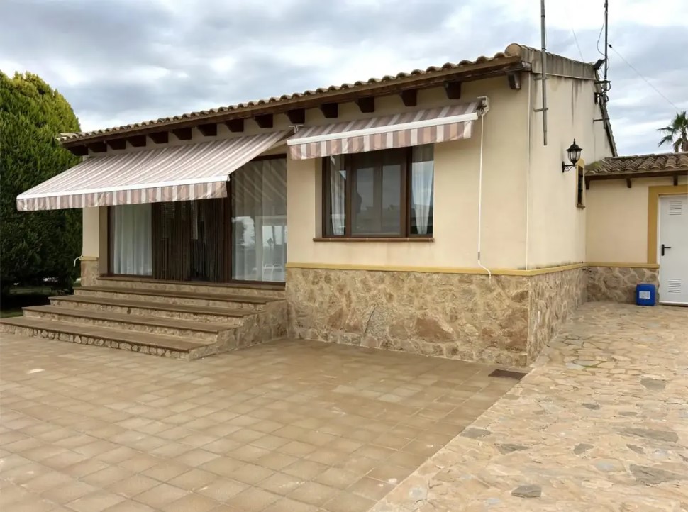 FINCA RÚSTICA ÚNICA DE 14.600 M² CON DOS VIVIENDAS, PISCINA Y COMPLEJO ECUESTRE EN LA MURADA