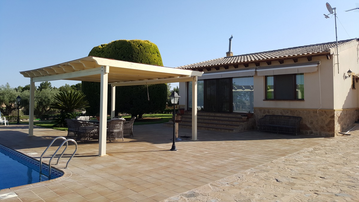 FINCA RÚSTICA ÚNICA DE 14.600 M² CON DOS VIVIENDAS, PISCINA Y COMPLEJO ECUESTRE EN LA MURADA