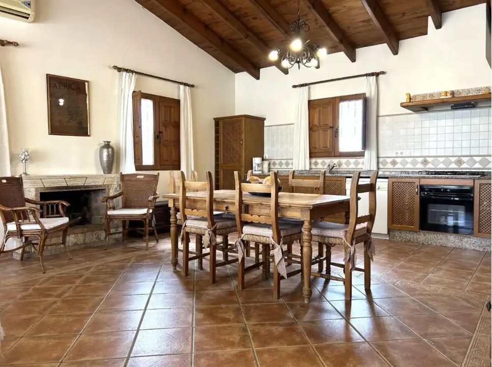 FINCA RÚSTICA ÚNICA DE 14.600 M² CON DOS VIVIENDAS, PISCINA Y COMPLEJO ECUESTRE EN LA MURADA