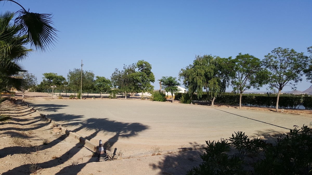 FINCA RÚSTICA ÚNICA DE 14.600 M² CON DOS VIVIENDAS, PISCINA Y COMPLEJO ECUESTRE EN LA MURADA
