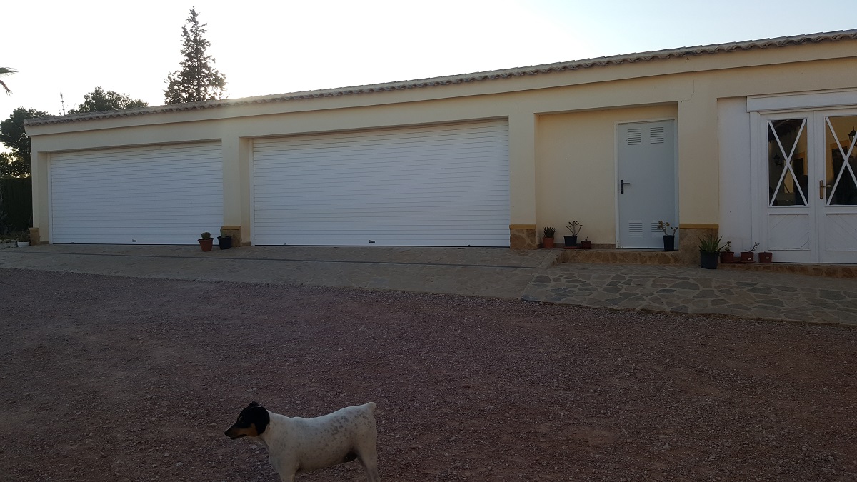 FINCA RÚSTICA ÚNICA DE 14.600 M² CON DOS VIVIENDAS, PISCINA Y COMPLEJO ECUESTRE EN LA MURADA