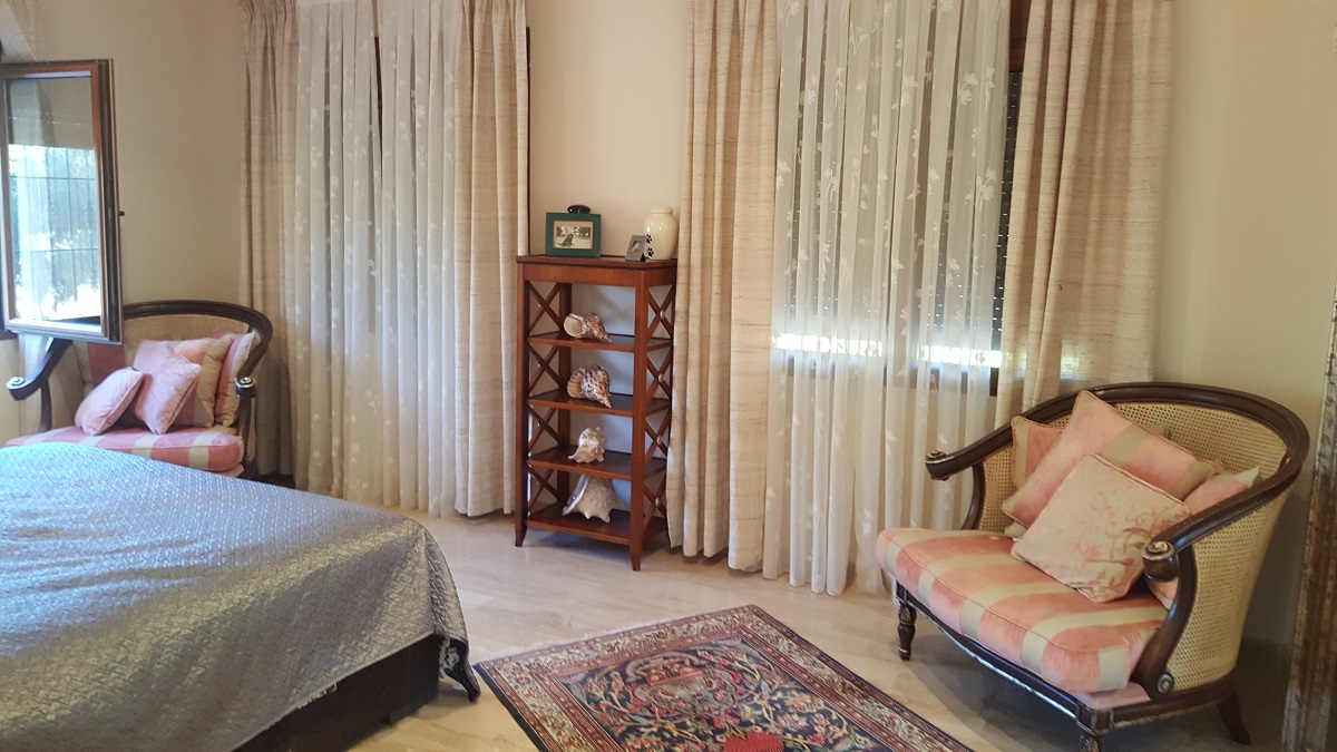 FINCA RÚSTICA ÚNICA DE 14.600 M² CON DOS VIVIENDAS, PISCINA Y COMPLEJO ECUESTRE EN LA MURADA