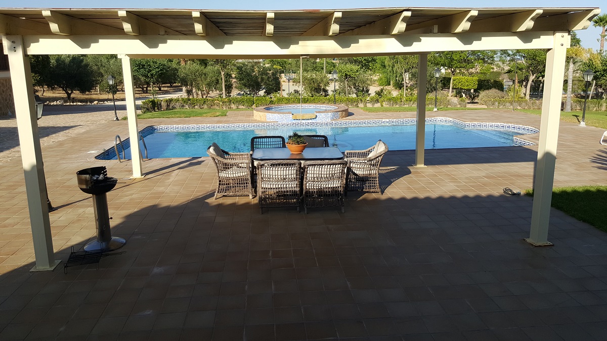 FINCA RÚSTICA ÚNICA DE 14.600 M² CON DOS VIVIENDAS, PISCINA Y COMPLEJO ECUESTRE EN LA MURADA