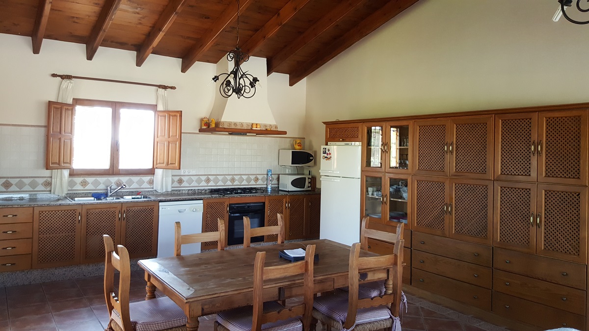 FINCA RÚSTICA ÚNICA DE 14.600 M² CON DOS VIVIENDAS, PISCINA Y COMPLEJO ECUESTRE EN LA MURADA