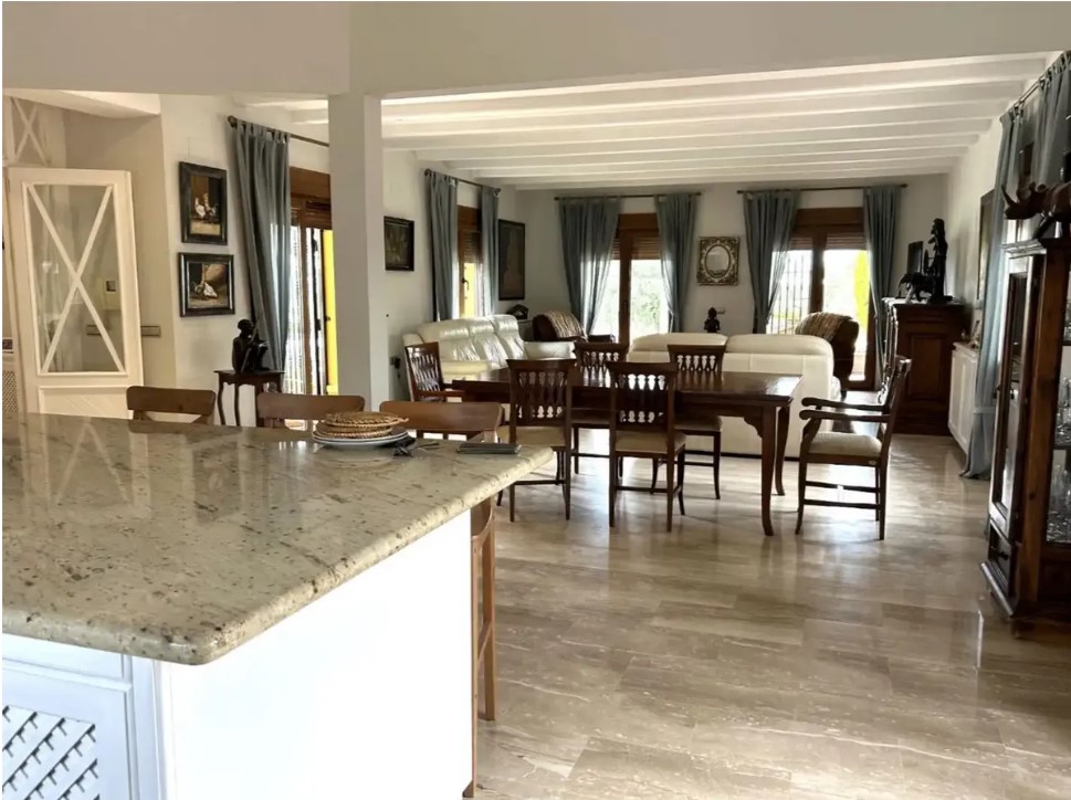 FINCA RÚSTICA ÚNICA DE 14.600 M² CON DOS VIVIENDAS, PISCINA Y COMPLEJO ECUESTRE EN LA MURADA
