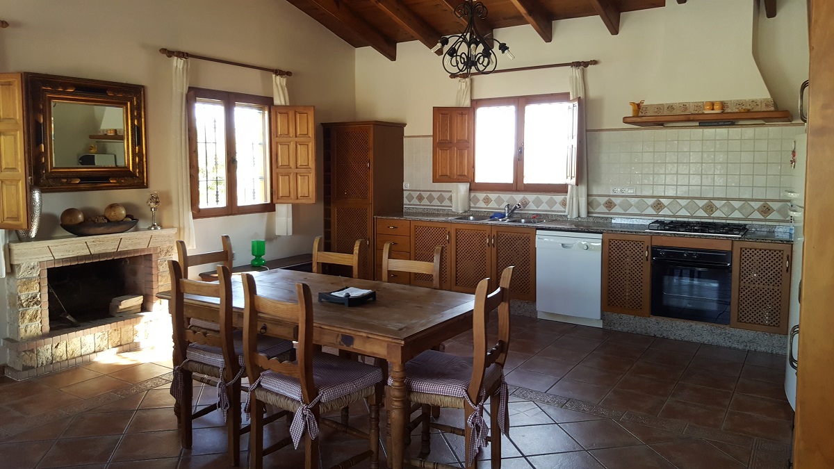 FINCA RÚSTICA ÚNICA DE 14.600 M² CON DOS VIVIENDAS, PISCINA Y COMPLEJO ECUESTRE EN LA MURADA