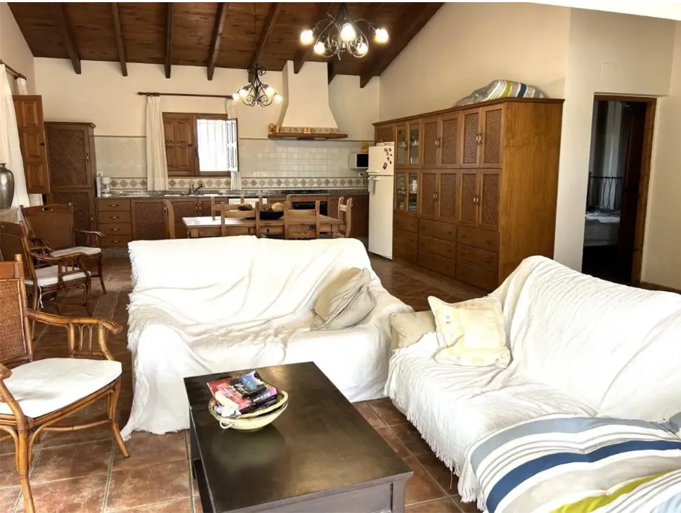FINCA RÚSTICA ÚNICA DE 14.600 M² CON DOS VIVIENDAS, PISCINA Y COMPLEJO ECUESTRE EN LA MURADA