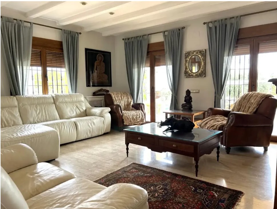 FINCA RÚSTICA ÚNICA DE 14.600 M² CON DOS VIVIENDAS, PISCINA Y COMPLEJO ECUESTRE EN LA MURADA
