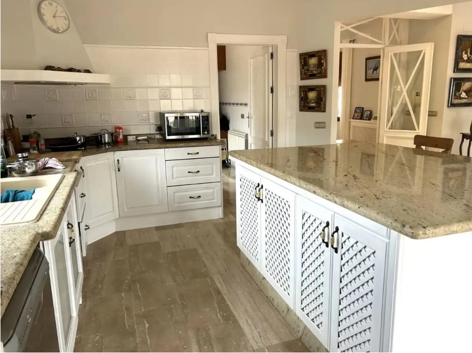 FINCA RÚSTICA ÚNICA DE 14.600 M² CON DOS VIVIENDAS, PISCINA Y COMPLEJO ECUESTRE EN LA MURADA