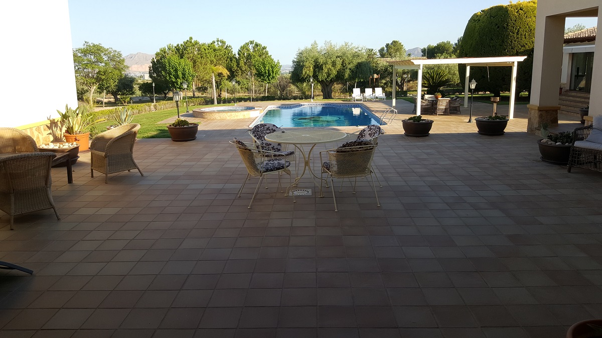 FINCA RÚSTICA ÚNICA DE 14.600 M² CON DOS VIVIENDAS, PISCINA Y COMPLEJO ECUESTRE EN LA MURADA