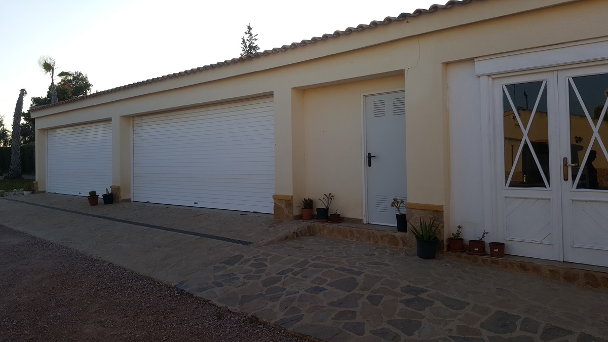 FINCA RÚSTICA ÚNICA DE 14.600 M² CON DOS VIVIENDAS, PISCINA Y COMPLEJO ECUESTRE EN LA MURADA