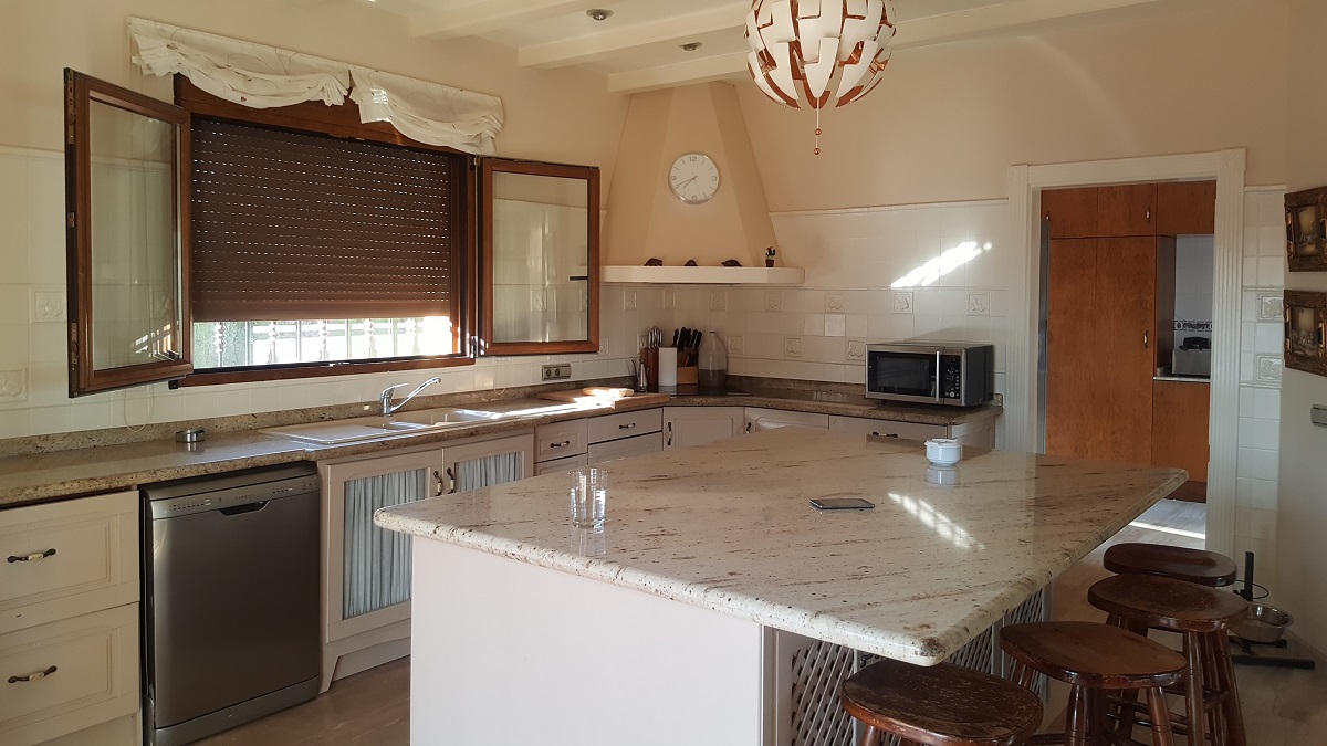 FINCA RÚSTICA ÚNICA DE 14.600 M² CON DOS VIVIENDAS, PISCINA Y COMPLEJO ECUESTRE EN LA MURADA
