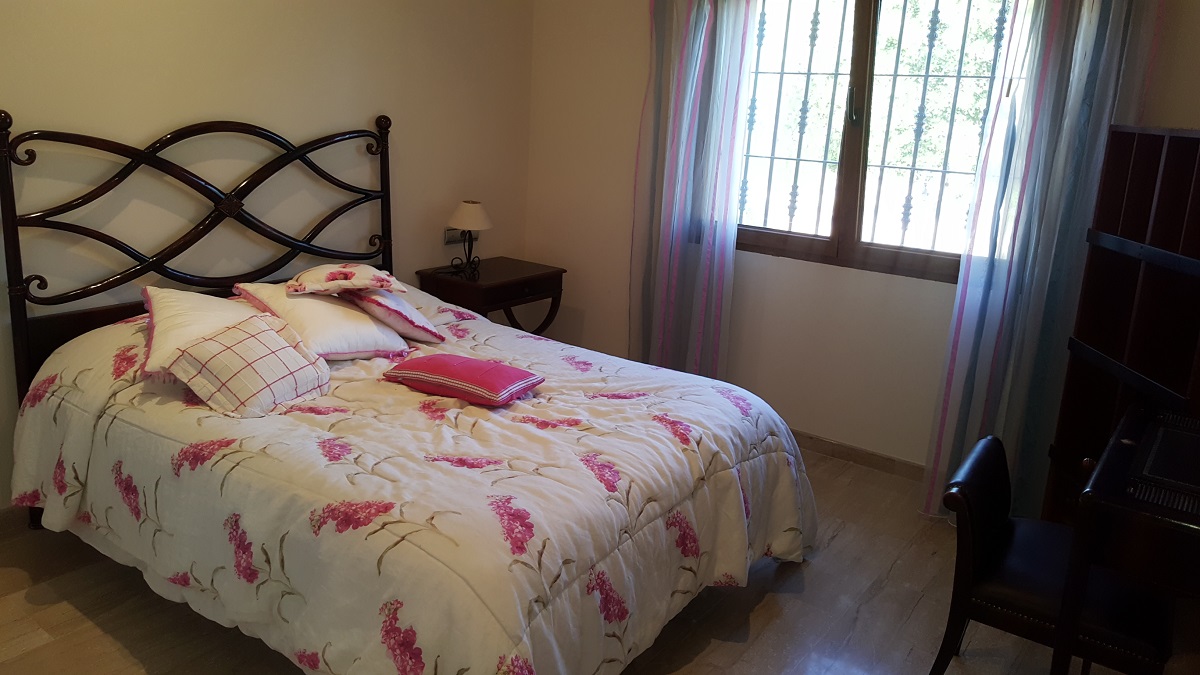 FINCA RÚSTICA ÚNICA DE 14.600 M² CON DOS VIVIENDAS, PISCINA Y COMPLEJO ECUESTRE EN LA MURADA