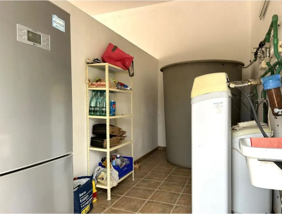 FINCA RÚSTICA ÚNICA DE 14.600 M² CON DOS VIVIENDAS, PISCINA Y COMPLEJO ECUESTRE EN LA MURADA