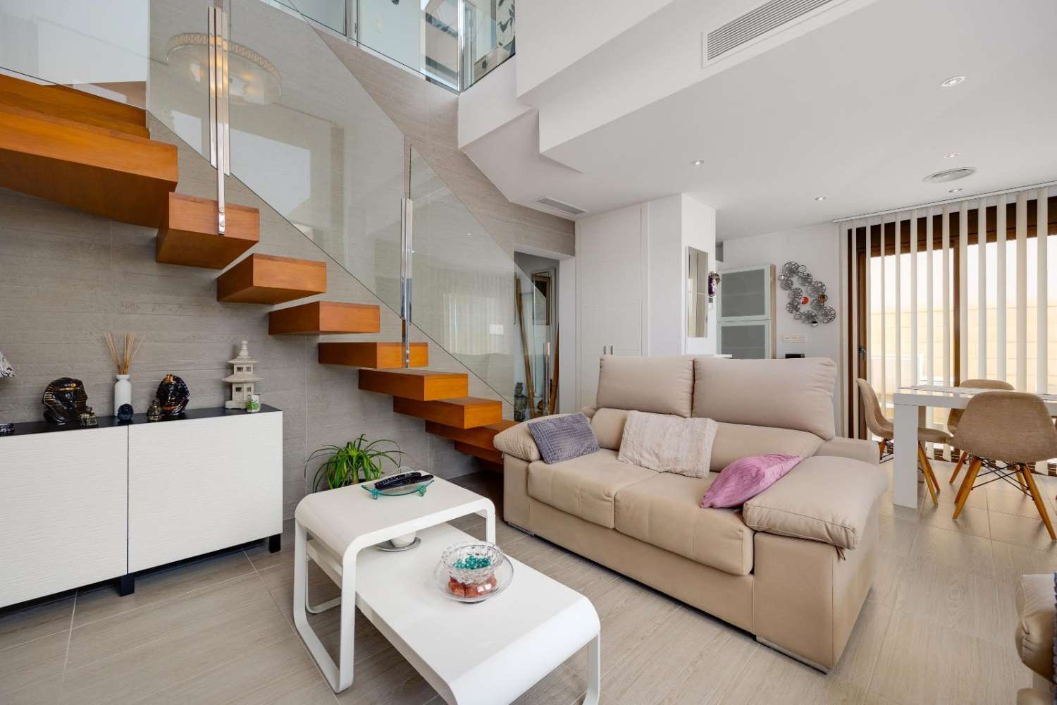 VRIJSTAANDE VILLA MET PRIVÉZWEMBAD EN OPEN UITZICHT IN CIUDAD QUESA