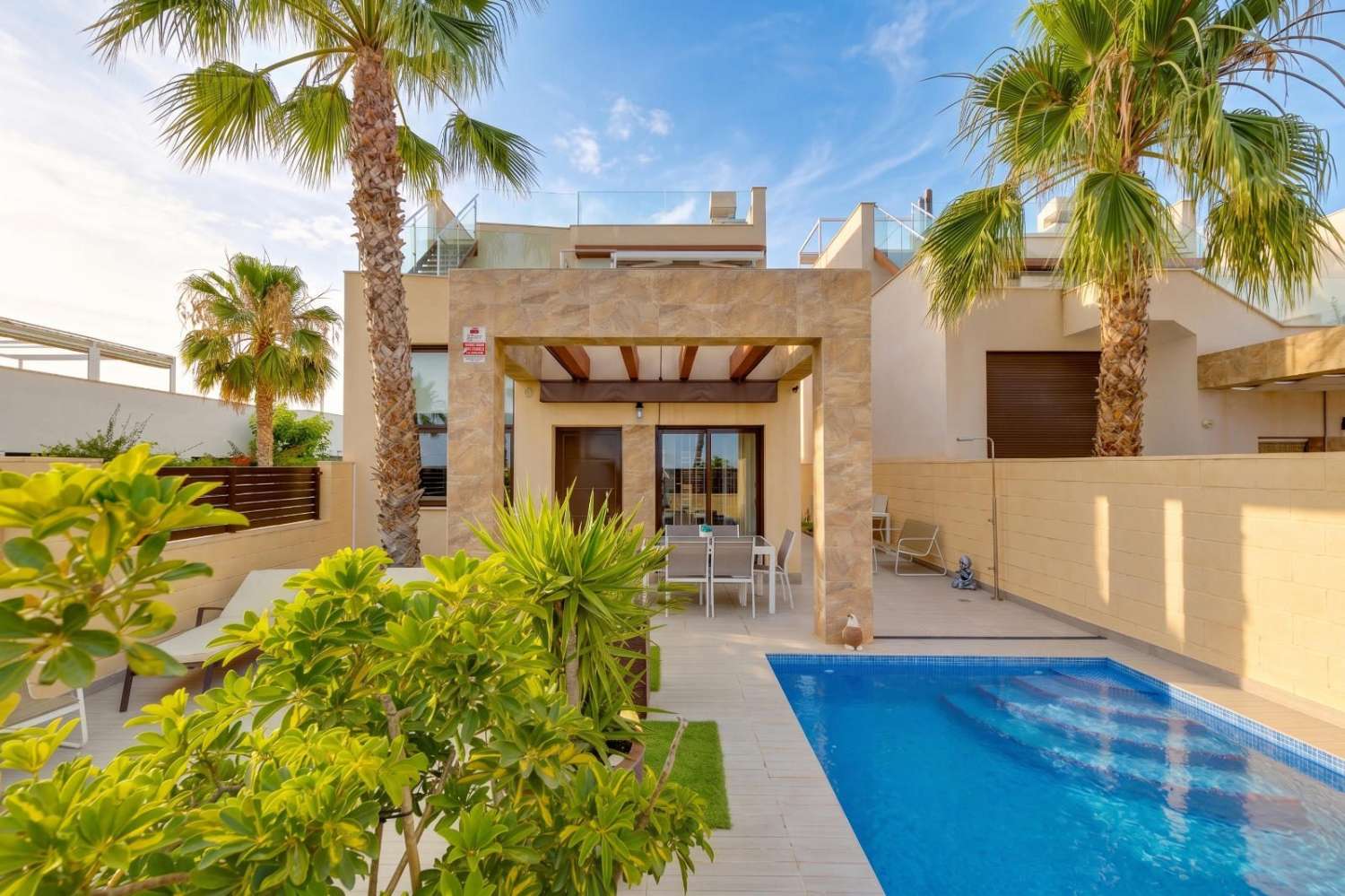 VRIJSTAANDE VILLA MET PRIVÉZWEMBAD EN OPEN UITZICHT IN CIUDAD QUESA