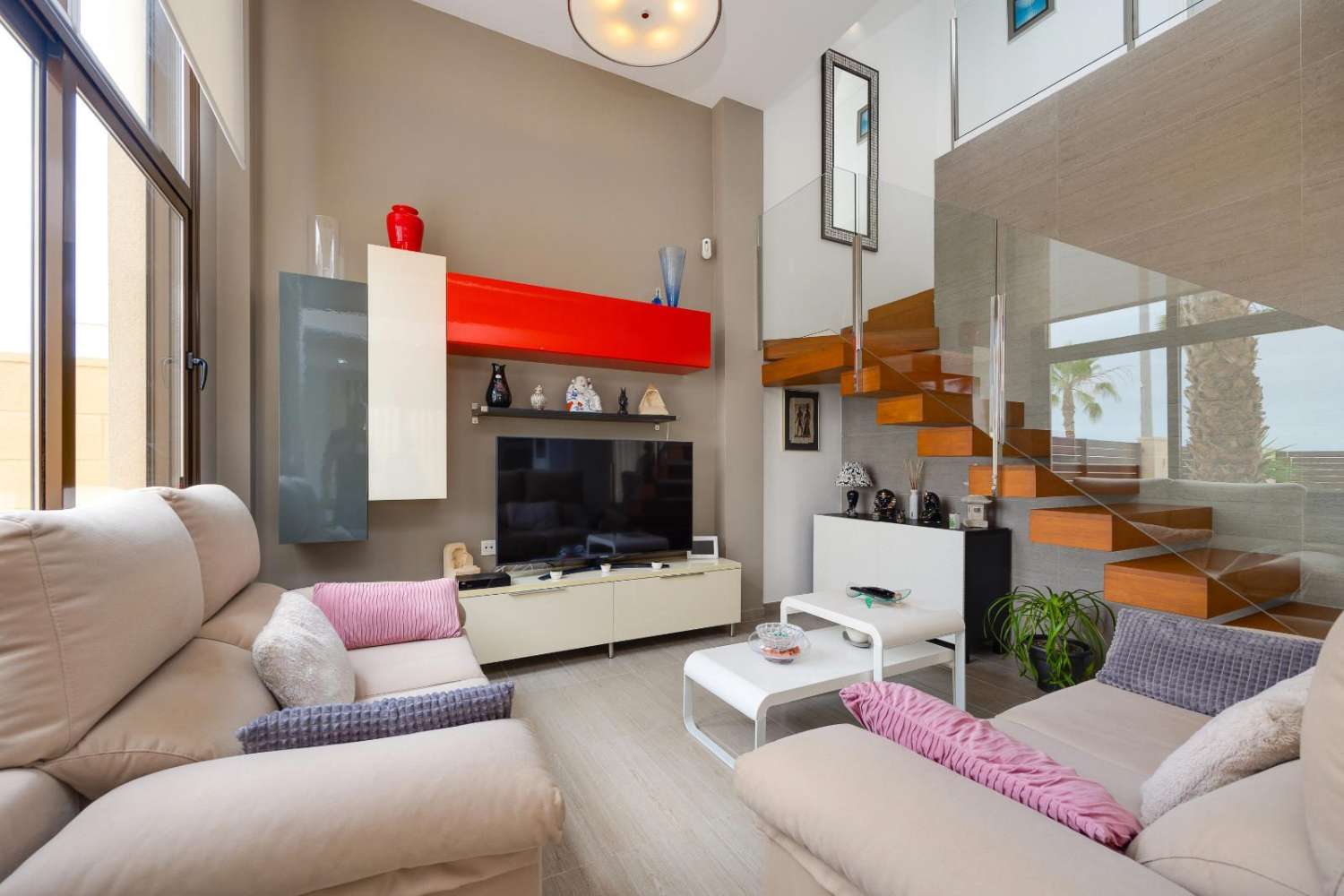 VRIJSTAANDE VILLA MET PRIVÉZWEMBAD EN OPEN UITZICHT IN CIUDAD QUESA