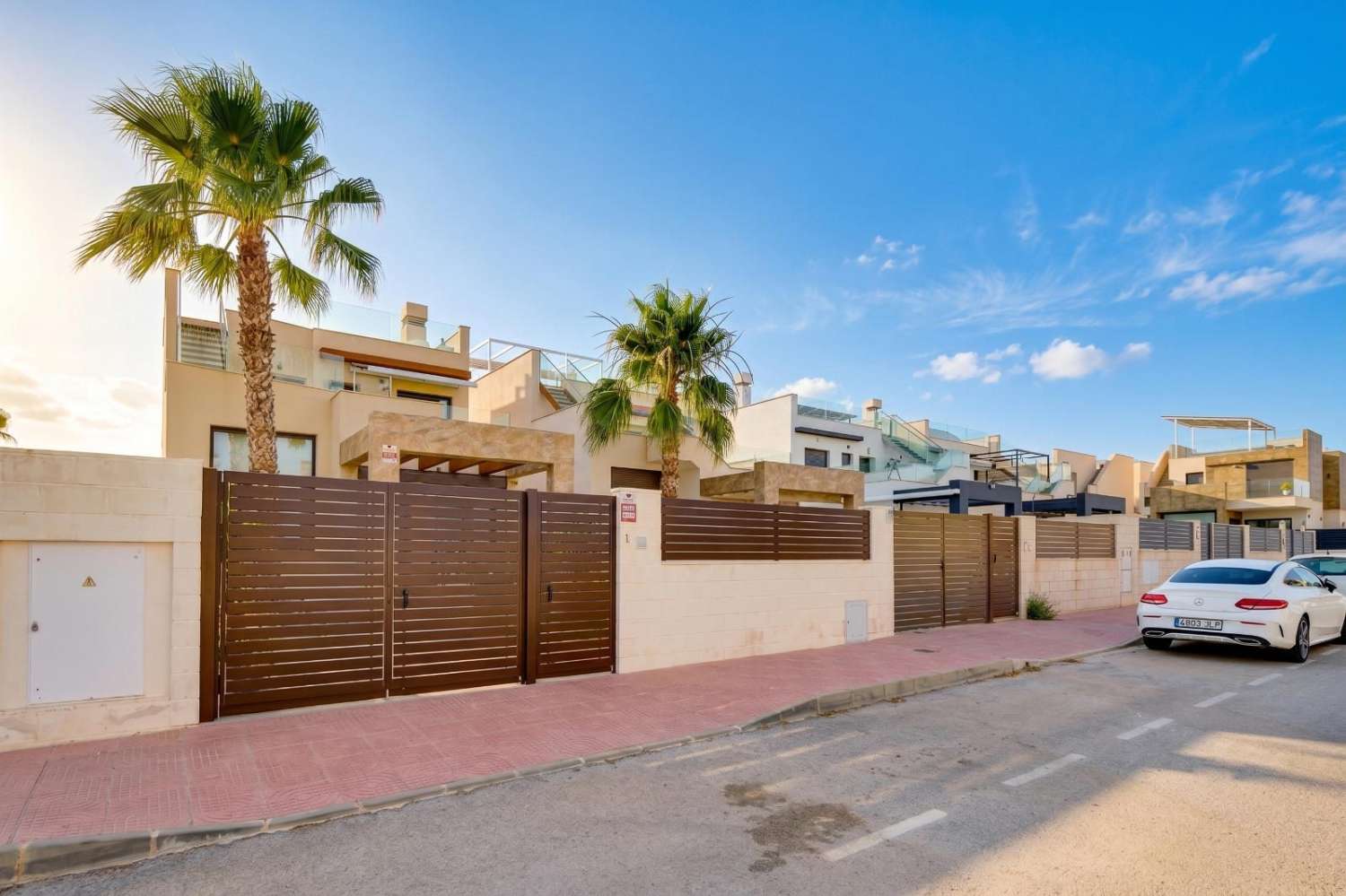 VRIJSTAANDE VILLA MET PRIVÉZWEMBAD EN OPEN UITZICHT IN CIUDAD QUESA