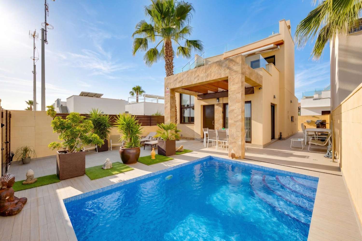 VRIJSTAANDE VILLA MET PRIVÉZWEMBAD EN OPEN UITZICHT IN CIUDAD QUESA