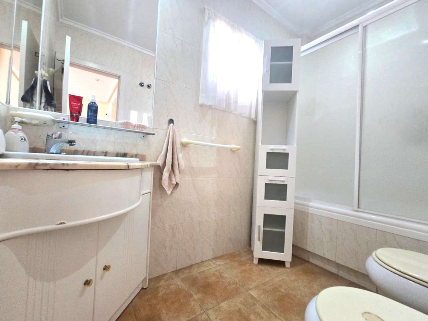 3-RUMSVILLA MED 140 M² RADHUS, GARAGE OCH GEMENSAM POOL I LOS ALTOS