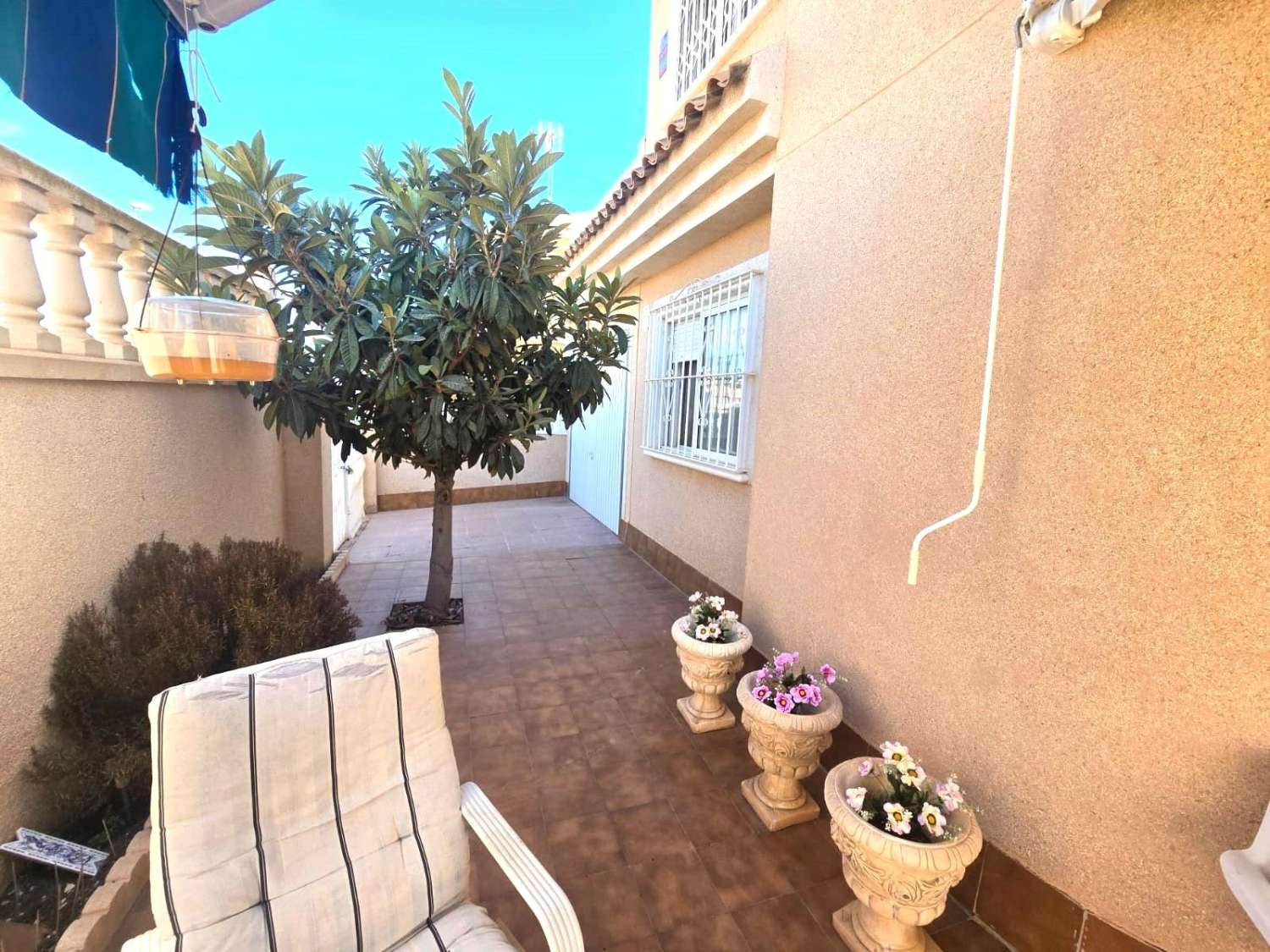 3-RUMSVILLA MED 140 M² RADHUS, GARAGE OCH GEMENSAM POOL I LOS ALTOS