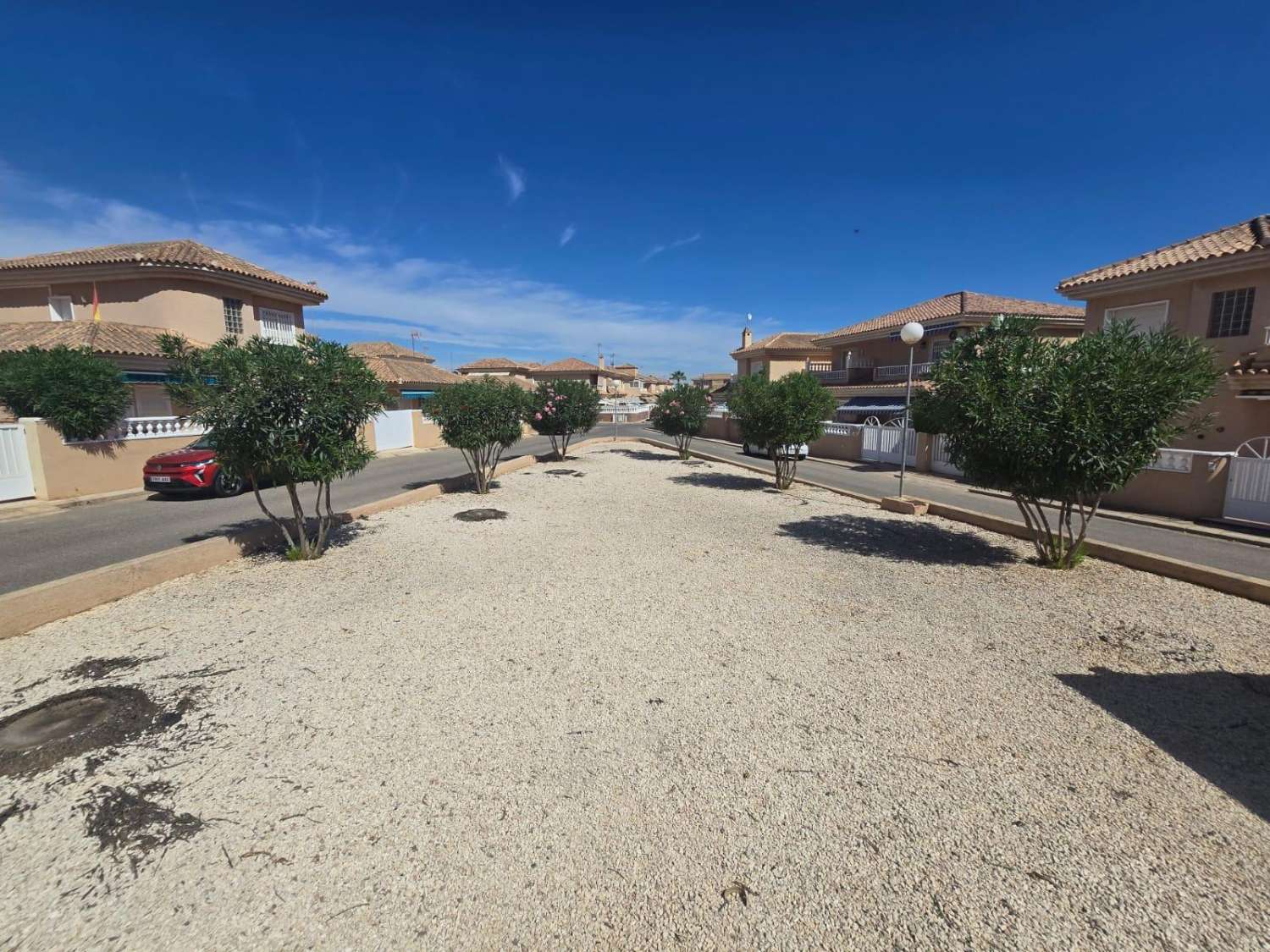 3-RUMSVILLA MED 140 M² RADHUS, GARAGE OCH GEMENSAM POOL I LOS ALTOS
