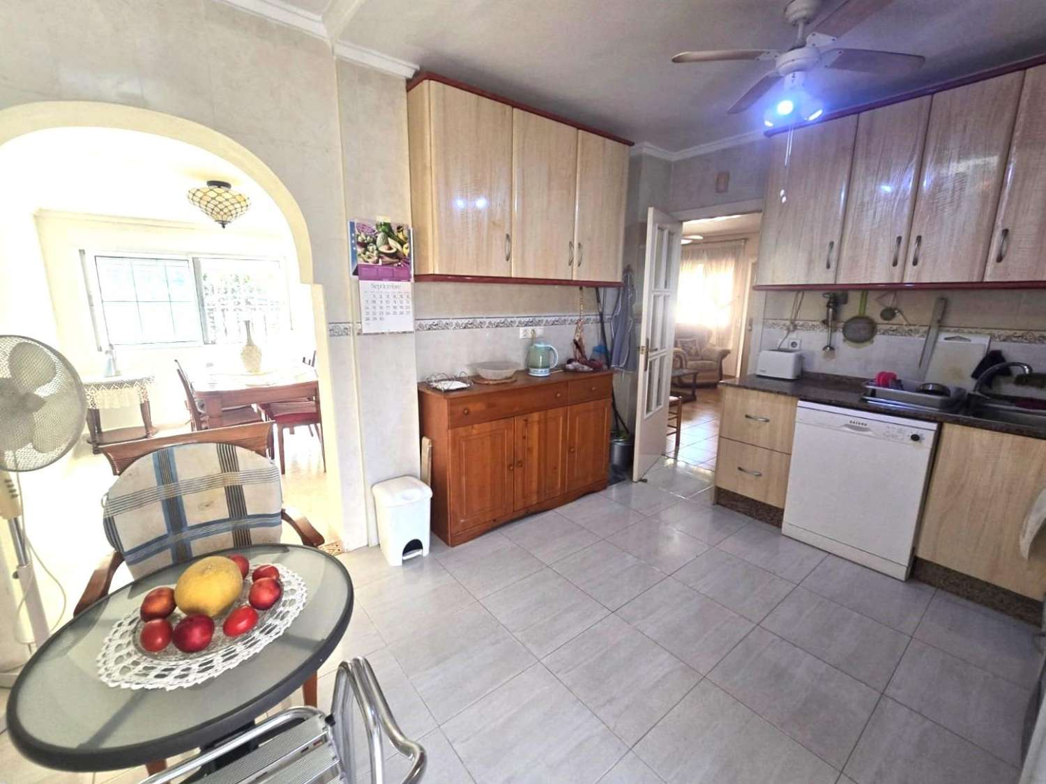 3-RUMSVILLA MED 140 M² RADHUS, GARAGE OCH GEMENSAM POOL I LOS ALTOS