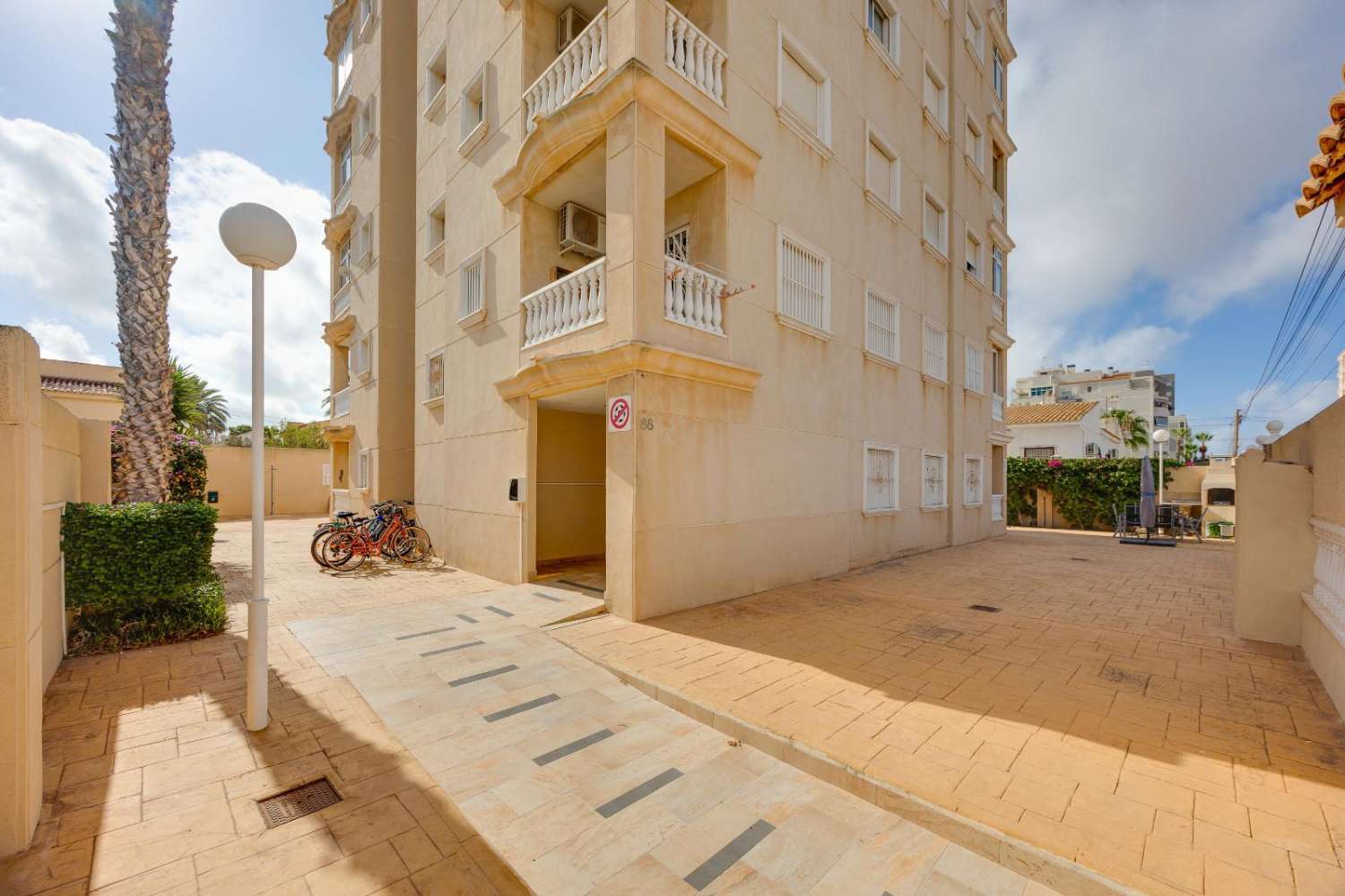 2-BEDROOM APARTMENT WITH SEA VIEWS IN NUEVA TORREVIEJA