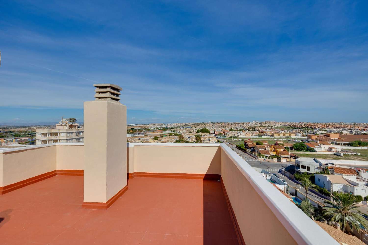 2-BEDROOM APARTMENT WITH SEA VIEWS IN NUEVA TORREVIEJA