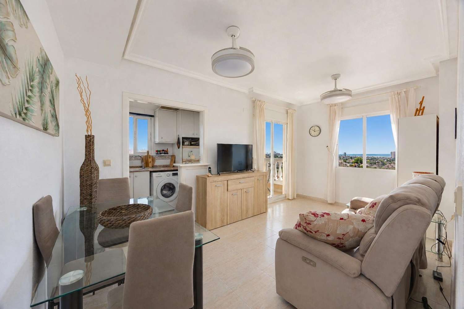 2-BEDROOM APARTMENT WITH SEA VIEWS IN NUEVA TORREVIEJA