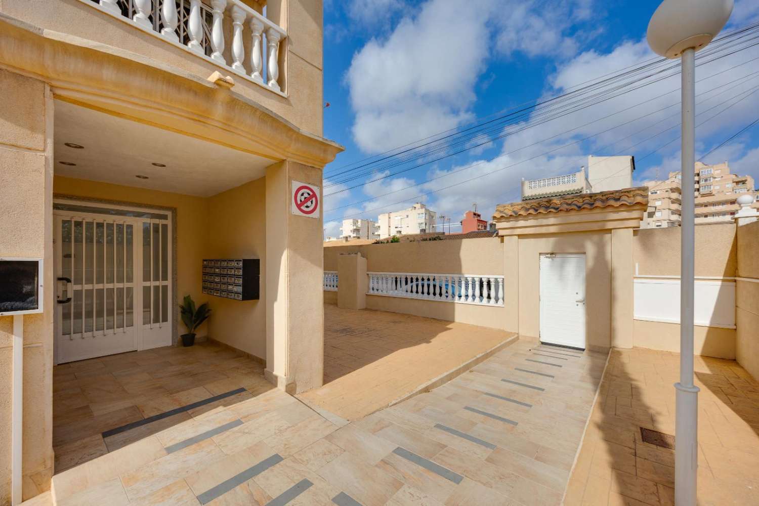2-BEDROOM APARTMENT WITH SEA VIEWS IN NUEVA TORREVIEJA