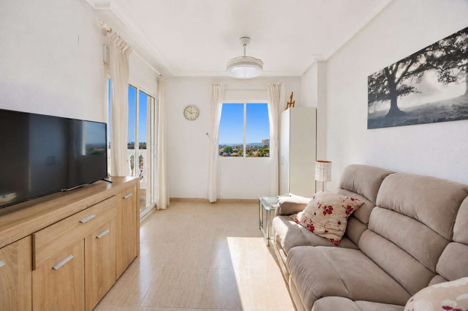 2-BEDROOM APARTMENT WITH SEA VIEWS IN NUEVA TORREVIEJA