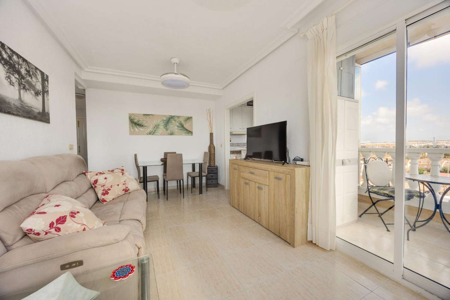 2-BEDROOM APARTMENT WITH SEA VIEWS IN NUEVA TORREVIEJA