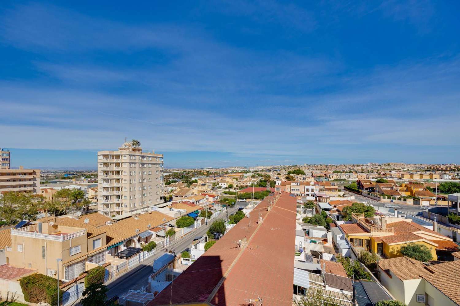 2-BEDROOM APARTMENT WITH SEA VIEWS IN NUEVA TORREVIEJA