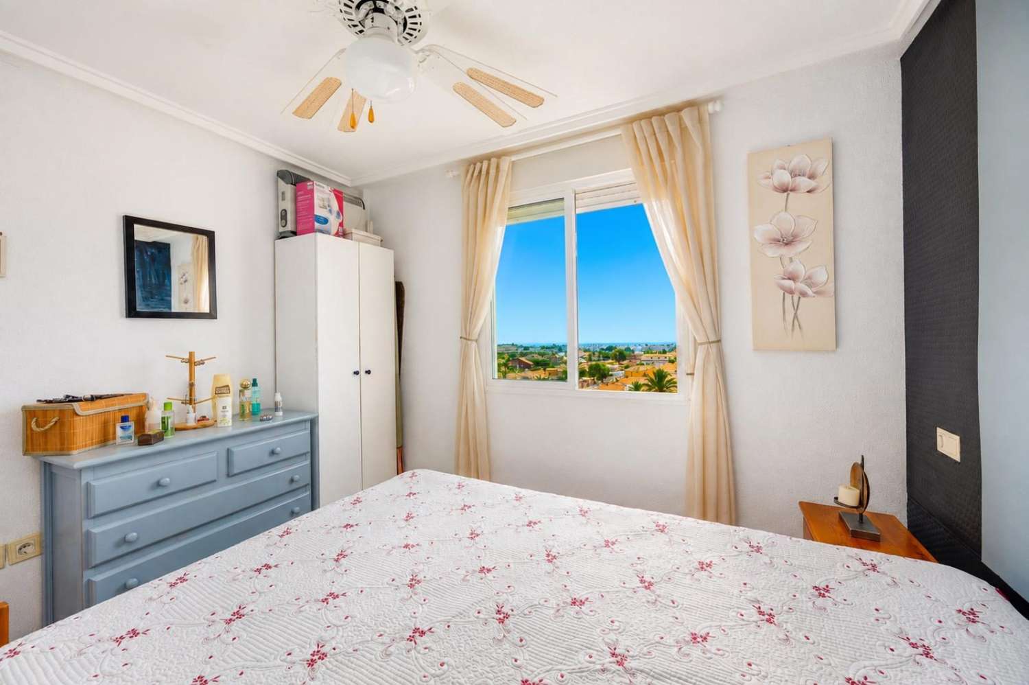 2-BEDROOM APARTMENT WITH SEA VIEWS IN NUEVA TORREVIEJA