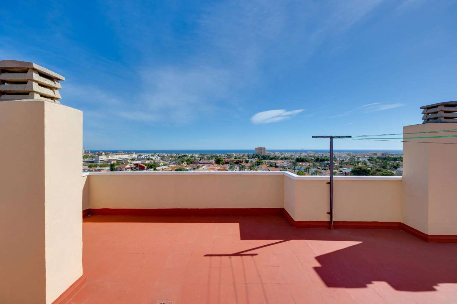 2-BEDROOM APARTMENT WITH SEA VIEWS IN NUEVA TORREVIEJA