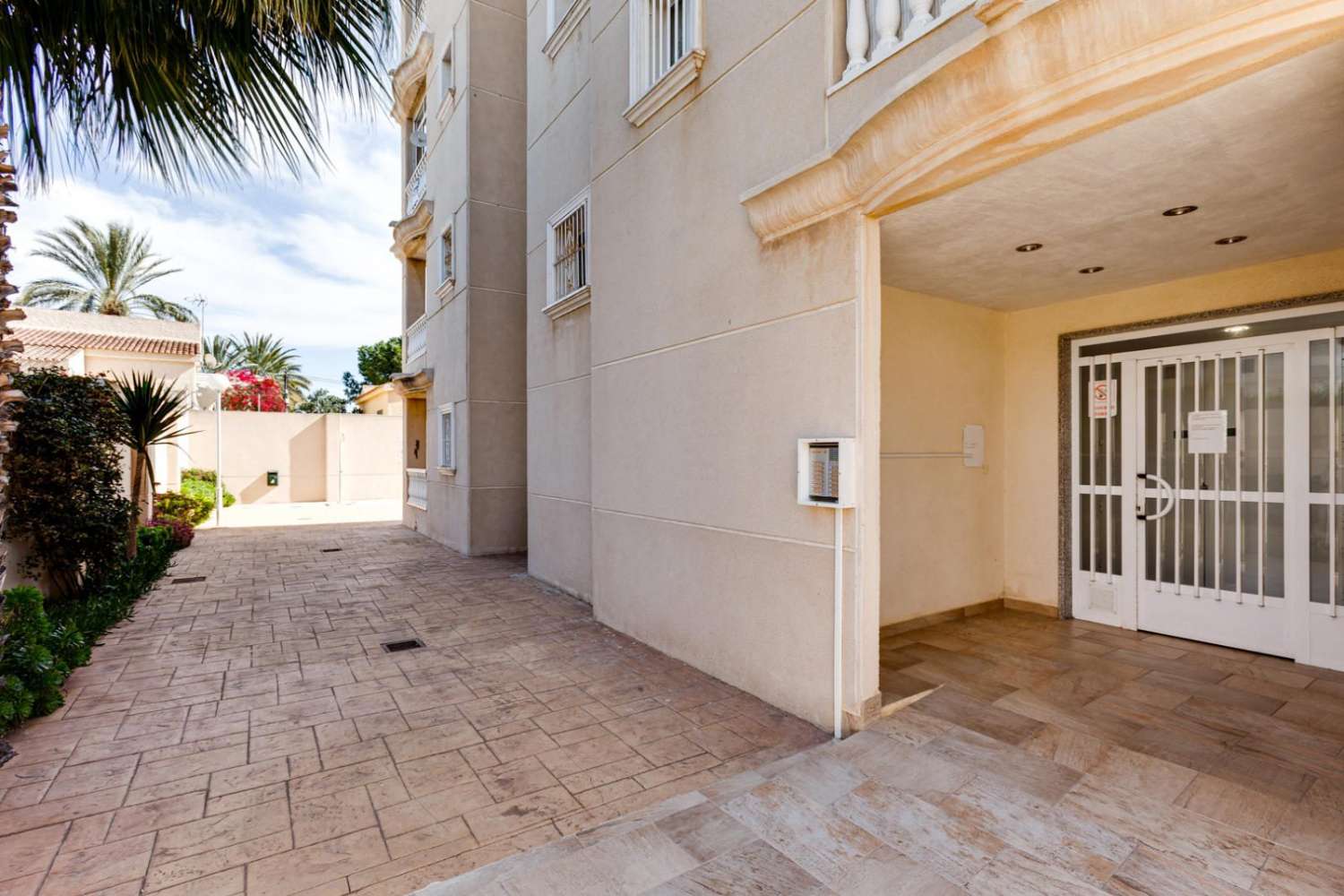 2-BEDROOM APARTMENT WITH SEA VIEWS IN NUEVA TORREVIEJA